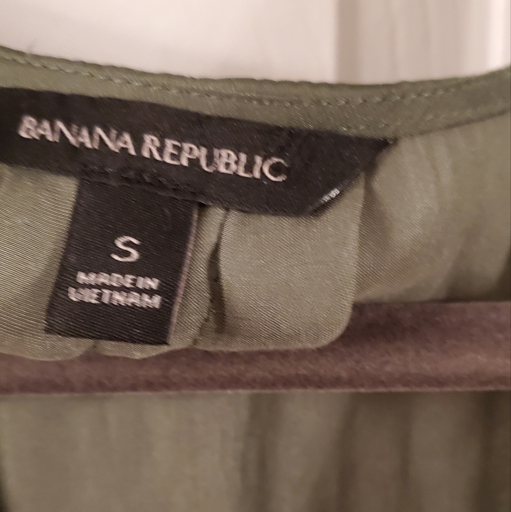 Banana Republic V-Neck